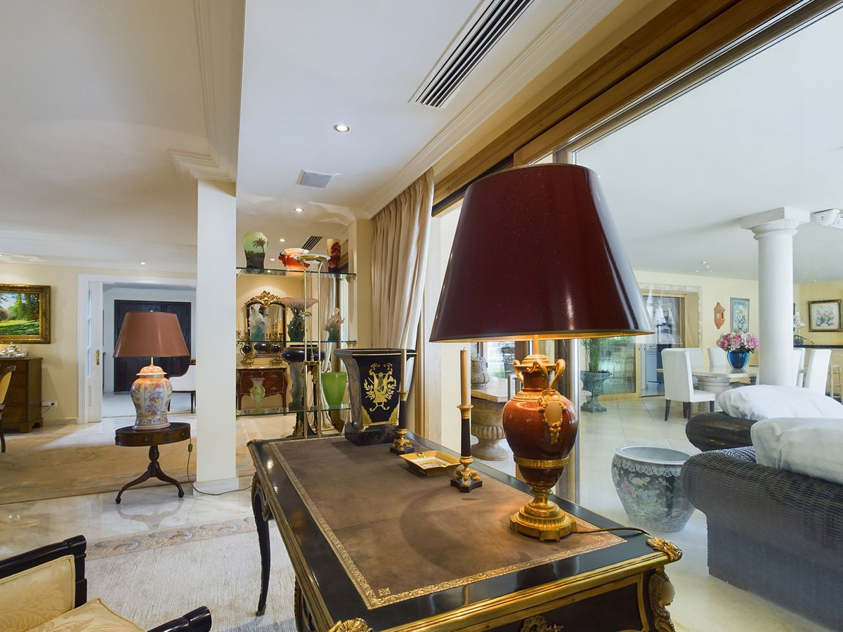 4 Bed Townhouse for sale in Nueva Andalucía Costa Del Sol, Málaga, Spain