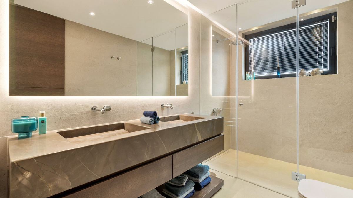 Se vende Villa - Chalet de 5 dormitorios en Costa Del Sol, Málaga, España