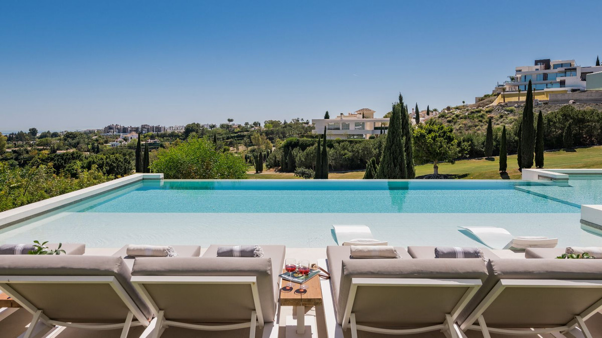 Se vende Villa - Chalet de 5 dormitorios en Costa Del Sol, Málaga, España