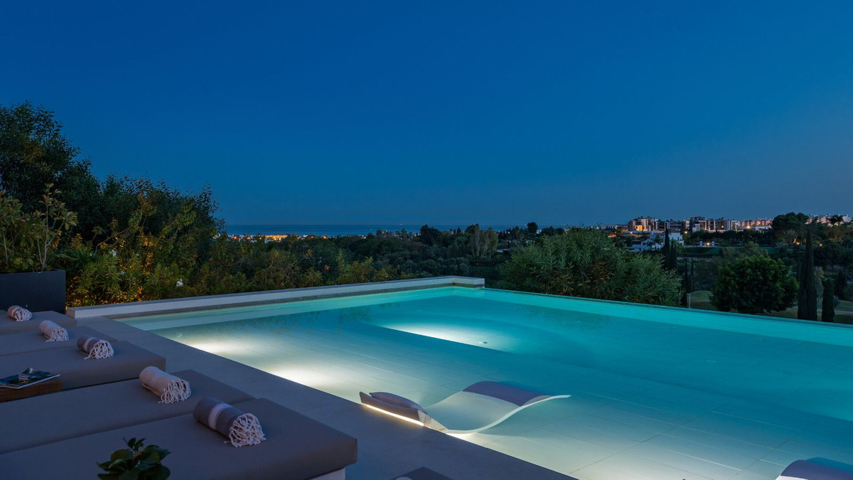 Se vende Villa - Chalet de 5 dormitorios en Costa Del Sol, Málaga, España