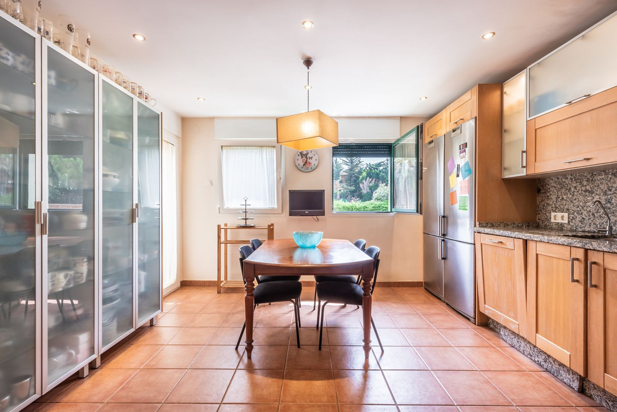 6 Bed Townhouse for sale in Marbella Costa Del Sol, Málaga, Spain