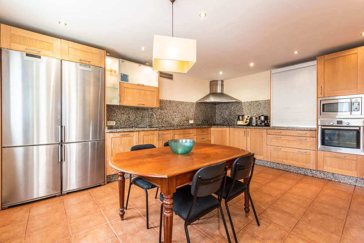 6 Bed Townhouse for sale in Marbella Costa Del Sol, Málaga, Spain