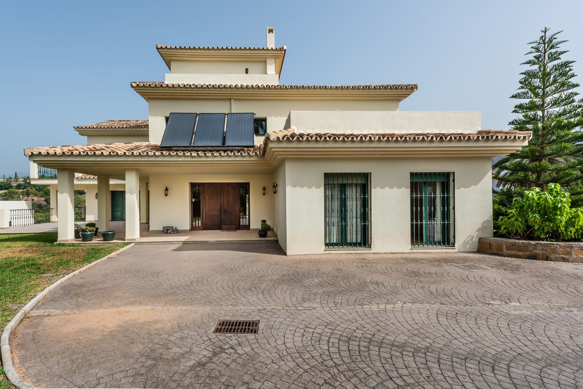 6 Bed Townhouse for sale in Marbella Costa Del Sol, Málaga, Spain