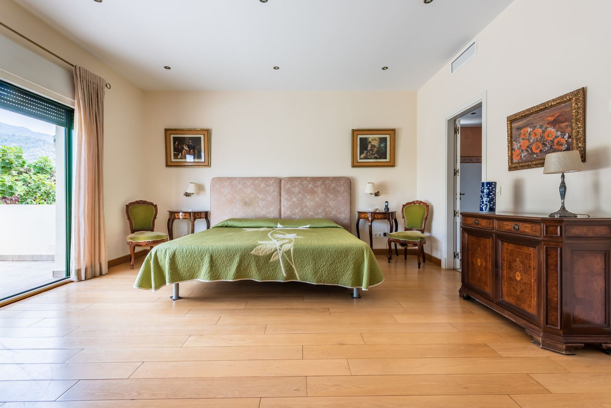 6 Bed Townhouse for sale in Marbella Costa Del Sol, Málaga, Spain