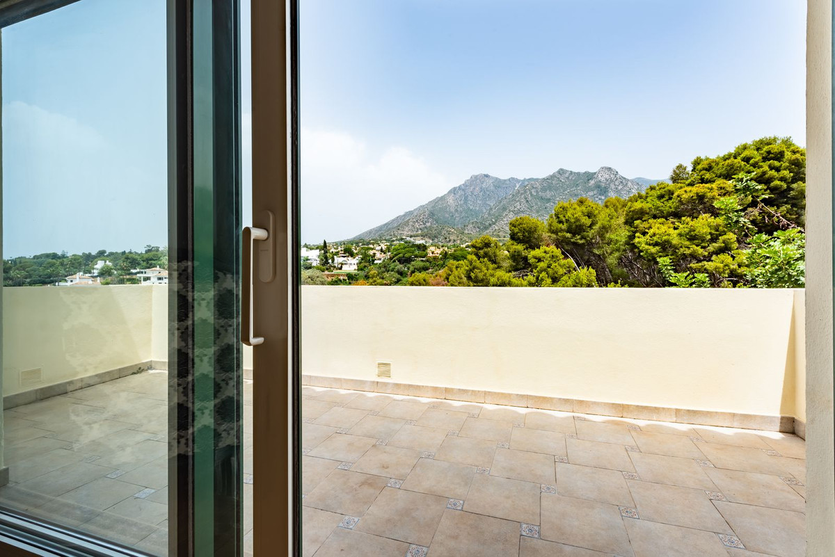 6 Bed Townhouse for sale in Marbella Costa Del Sol, Málaga, Spain