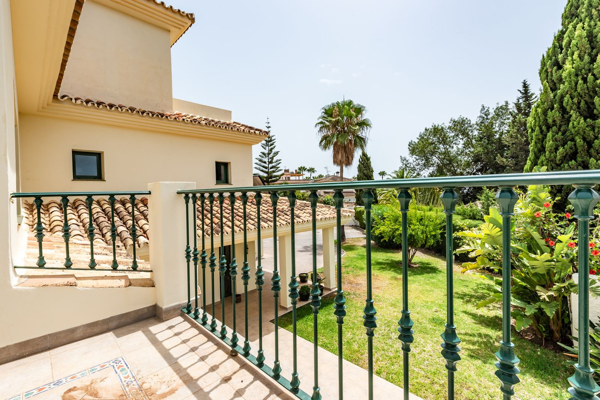 6 Bed Townhouse for sale in Marbella Costa Del Sol, Málaga, Spain