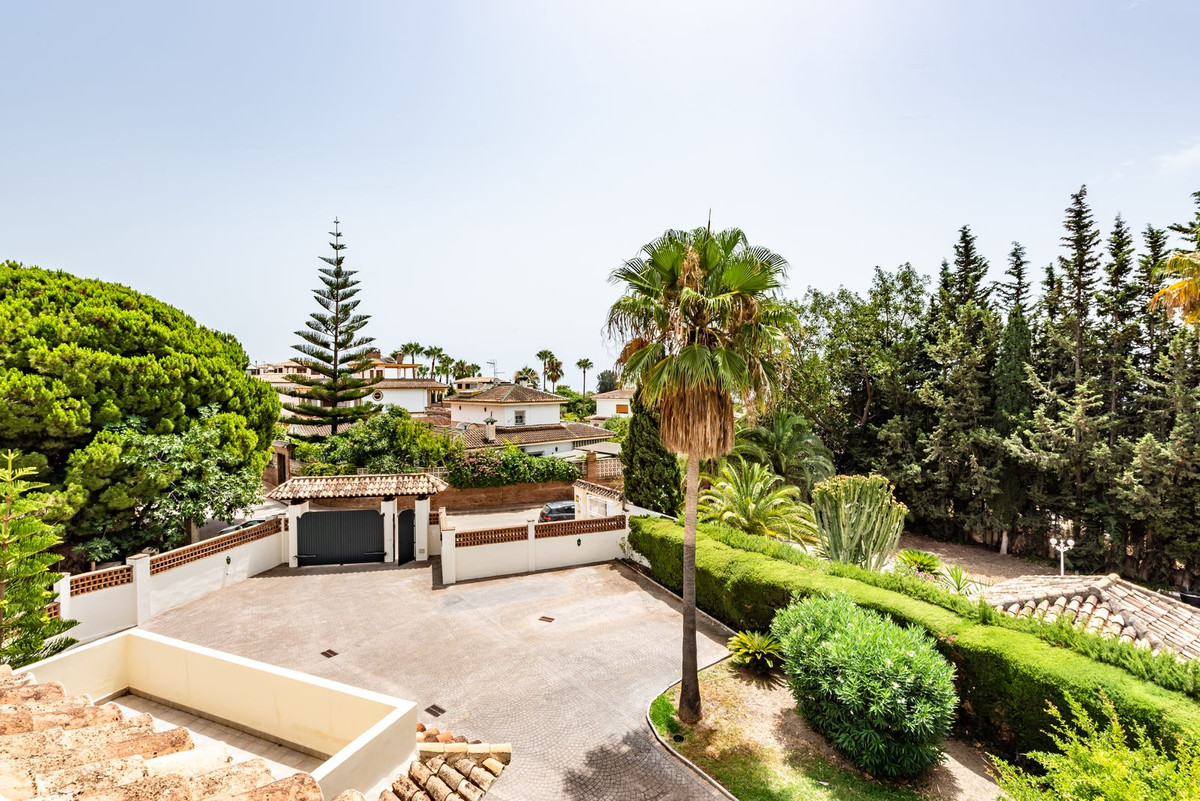 6 Bed Townhouse for sale in Marbella Costa Del Sol, Málaga, Spain