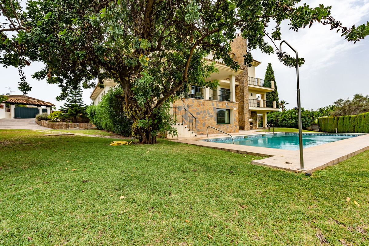 6 Bed Townhouse for sale in Marbella Costa Del Sol, Málaga, Spain