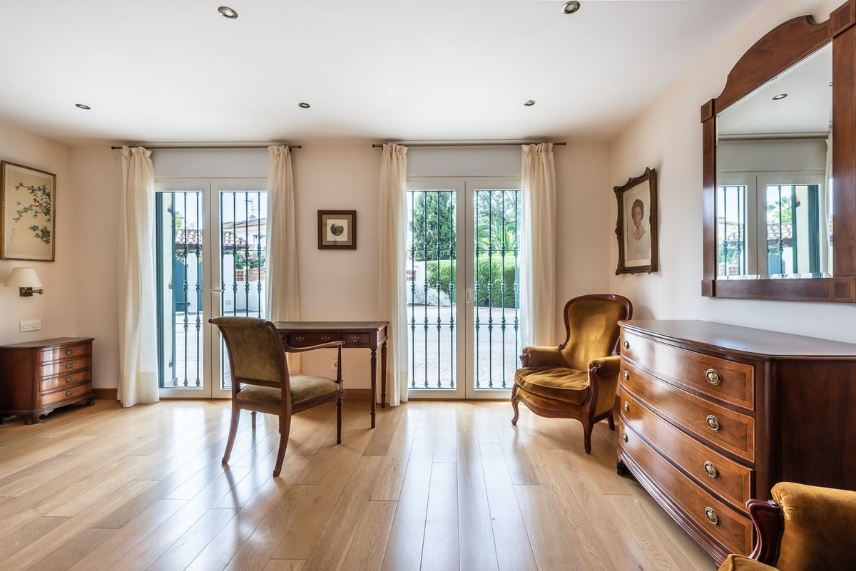 6 Bed Townhouse for sale in Marbella Costa Del Sol, Málaga, Spain