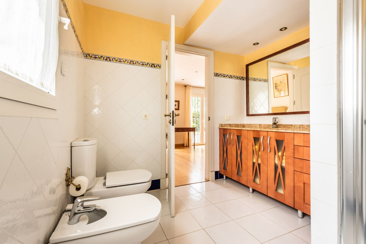 6 Bed Townhouse for sale in Marbella Costa Del Sol, Málaga, Spain