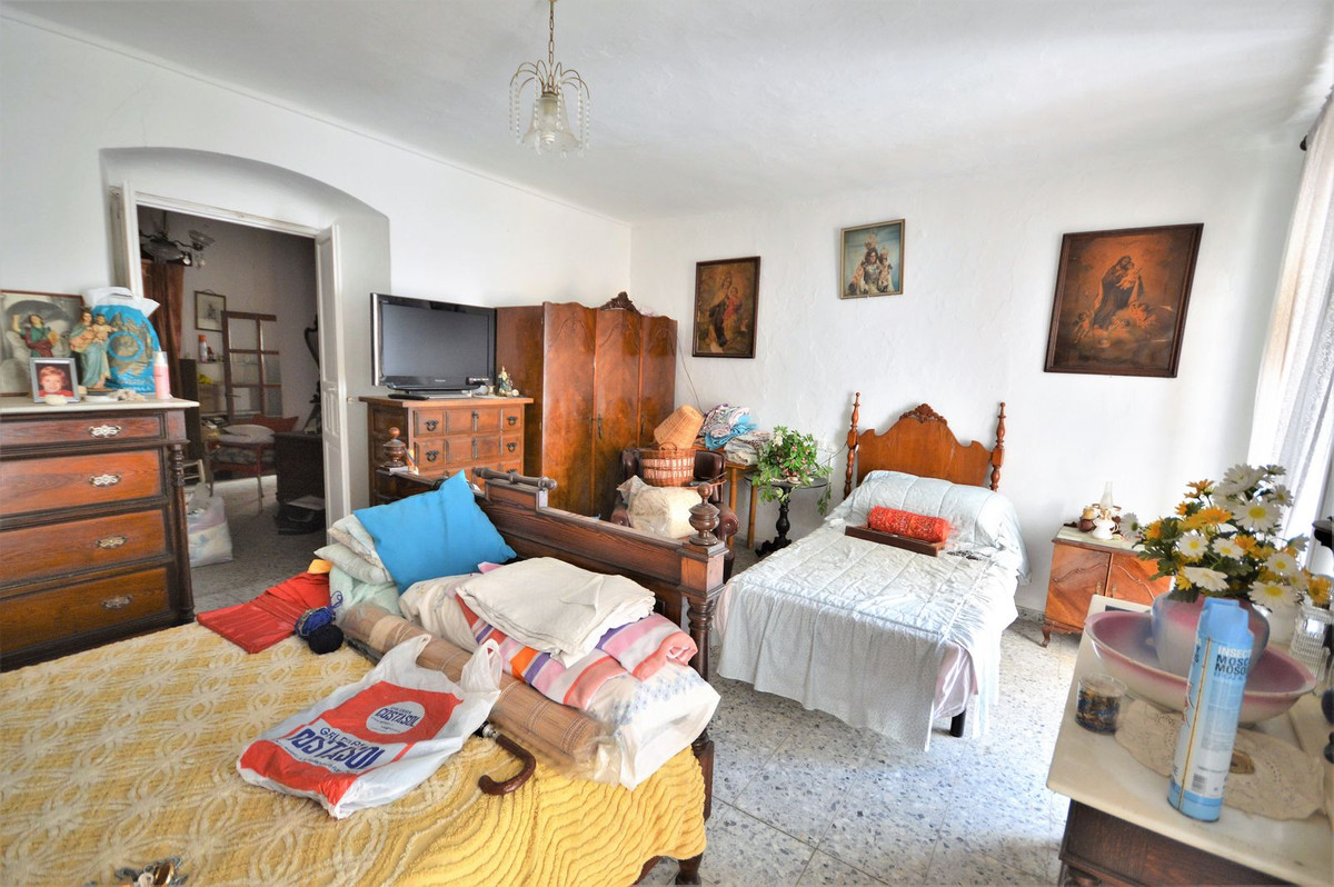 4 Bed Townhouse for sale in Marbella Costa Del Sol, Málaga, Spain