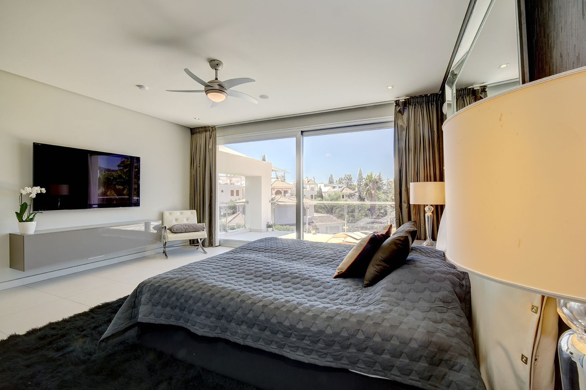 Se vende Villa - Chalet de 5 dormitorios en Costa Del Sol, Málaga, España