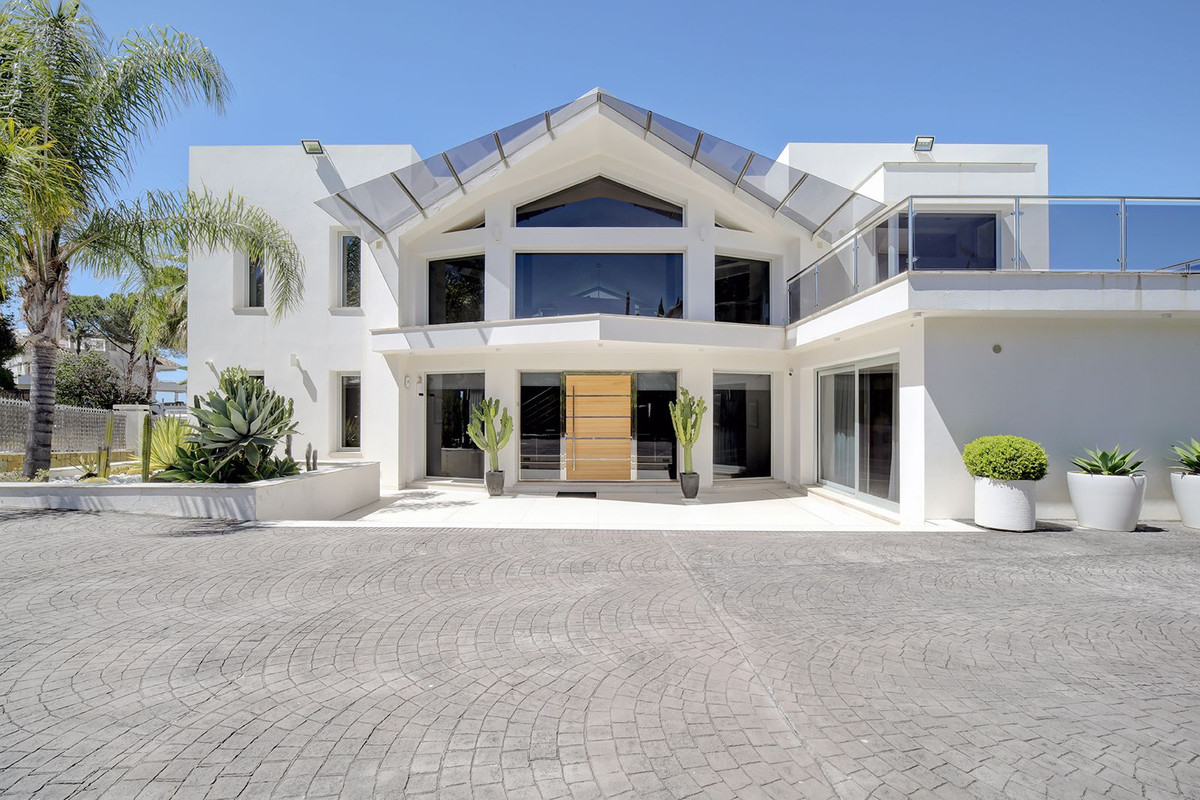 Se vende Villa - Chalet de 5 dormitorios en Costa Del Sol, Málaga, España