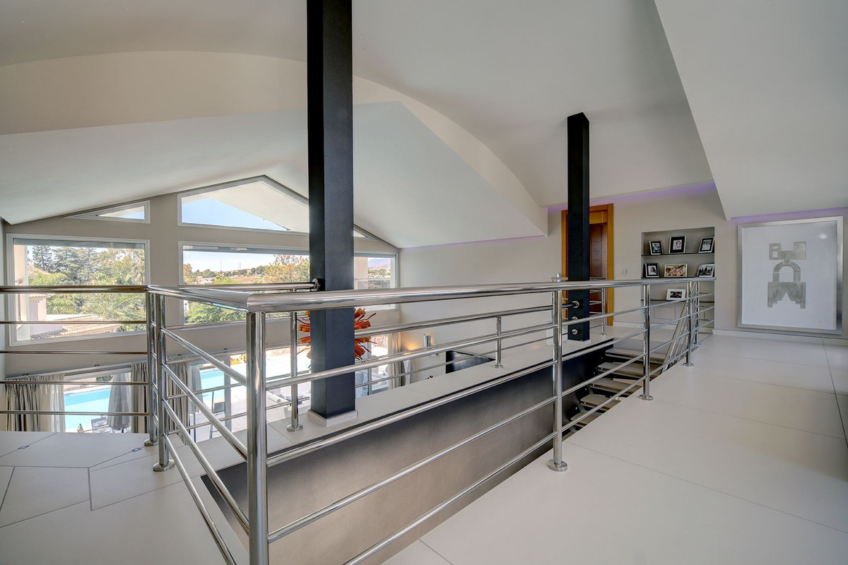 Se vende Villa - Chalet de 5 dormitorios en Costa Del Sol, Málaga, España