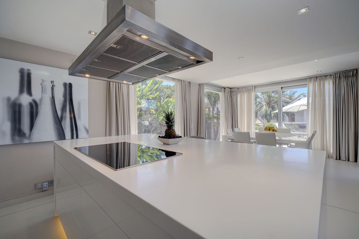 Se vende Villa - Chalet de 5 dormitorios en Costa Del Sol, Málaga, España