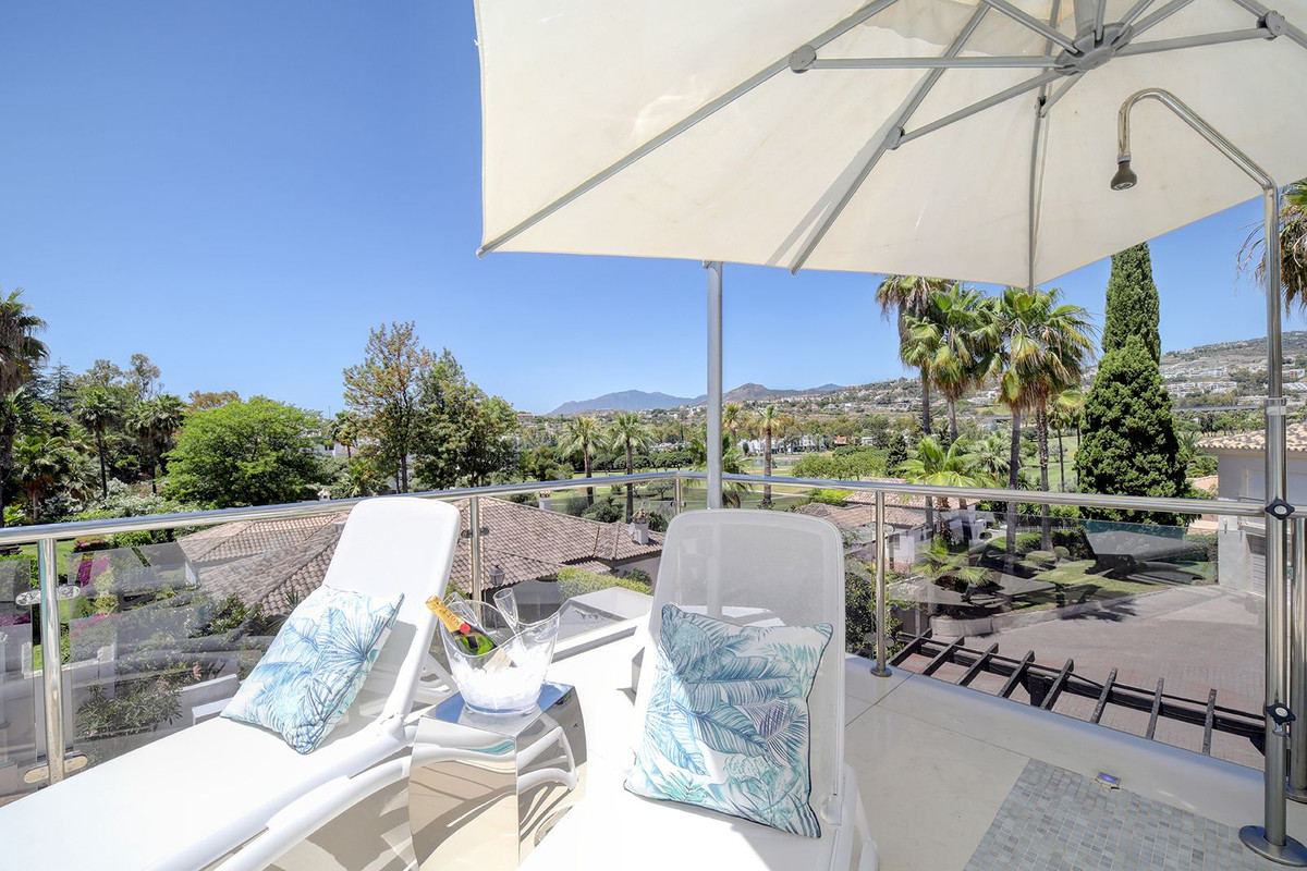 Se vende Villa - Chalet de 5 dormitorios en Costa Del Sol, Málaga, España