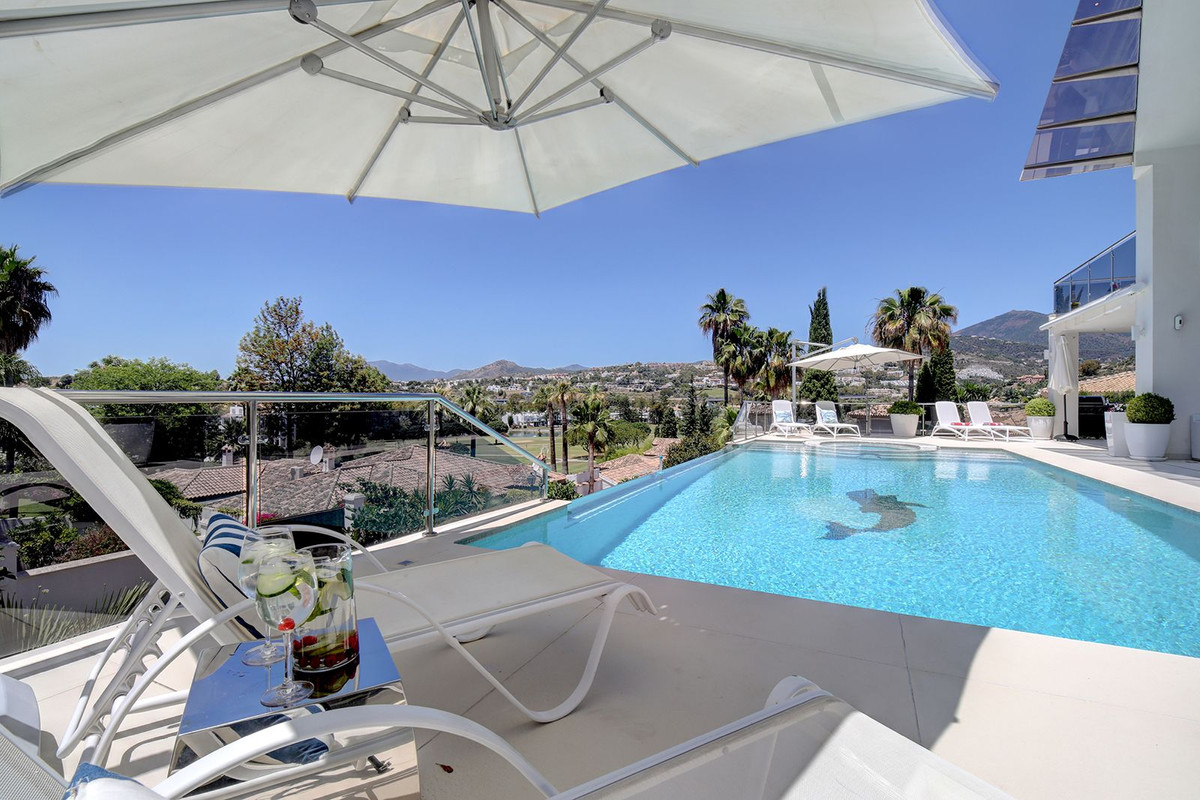 Se vende Villa - Chalet de 5 dormitorios en Costa Del Sol, Málaga, España