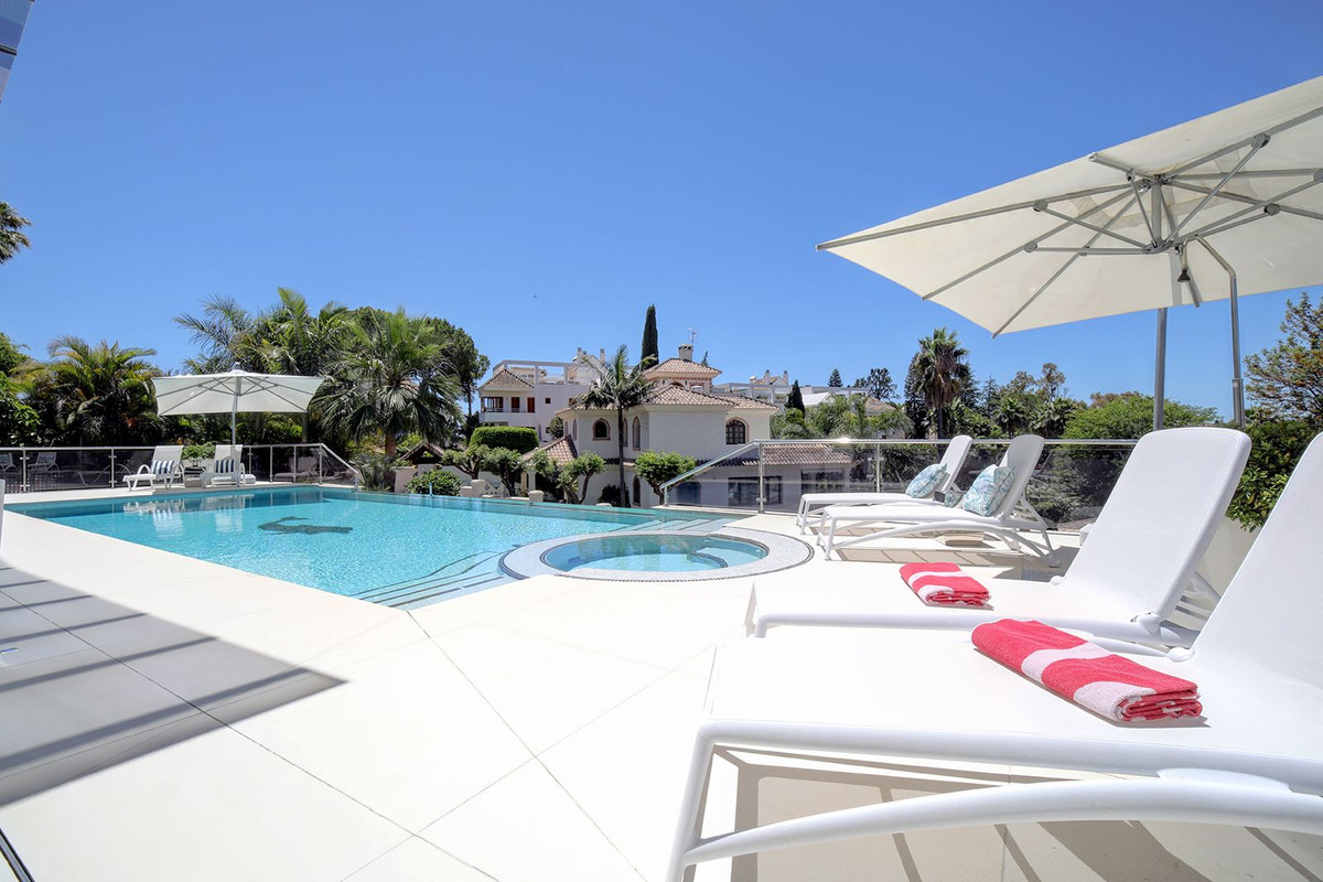 Se vende Villa - Chalet de 5 dormitorios en Costa Del Sol, Málaga, España