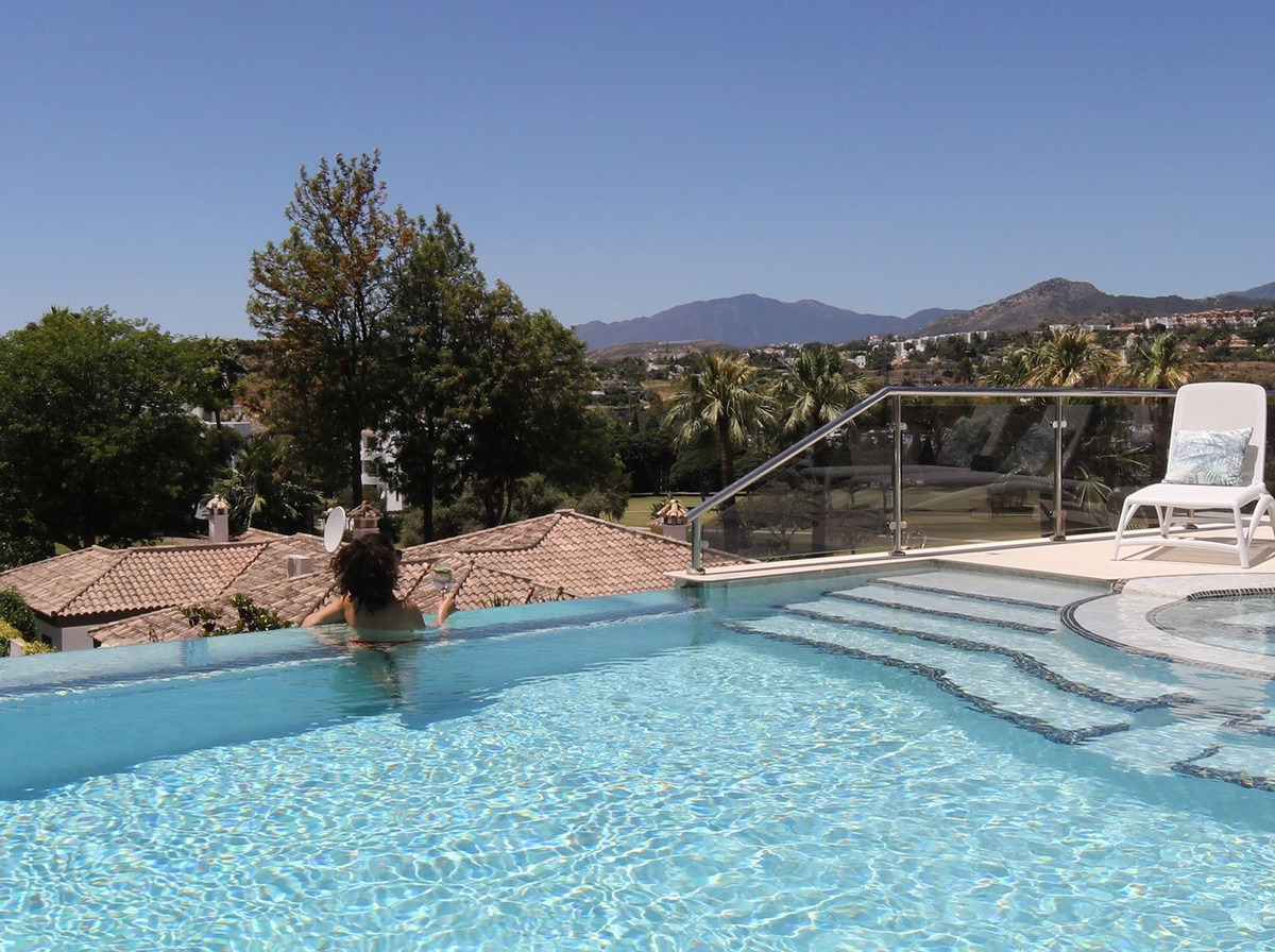 Se vende Villa - Chalet de 5 dormitorios en Costa Del Sol, Málaga, España