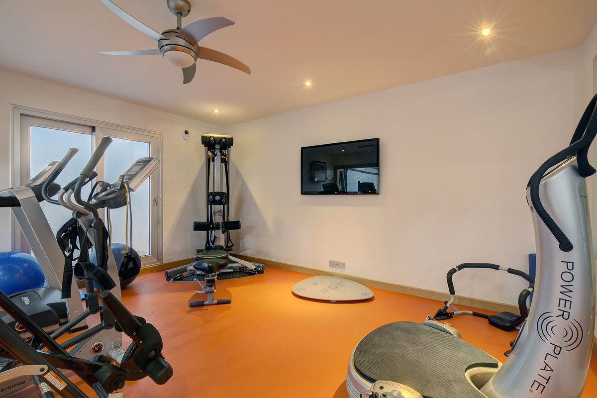 Se vende Villa - Chalet de 5 dormitorios en Costa Del Sol, Málaga, España