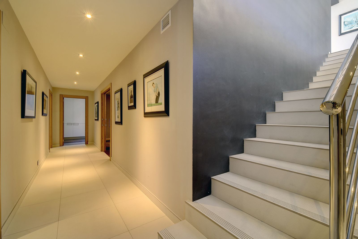 Se vende Villa - Chalet de 5 dormitorios en Costa Del Sol, Málaga, España