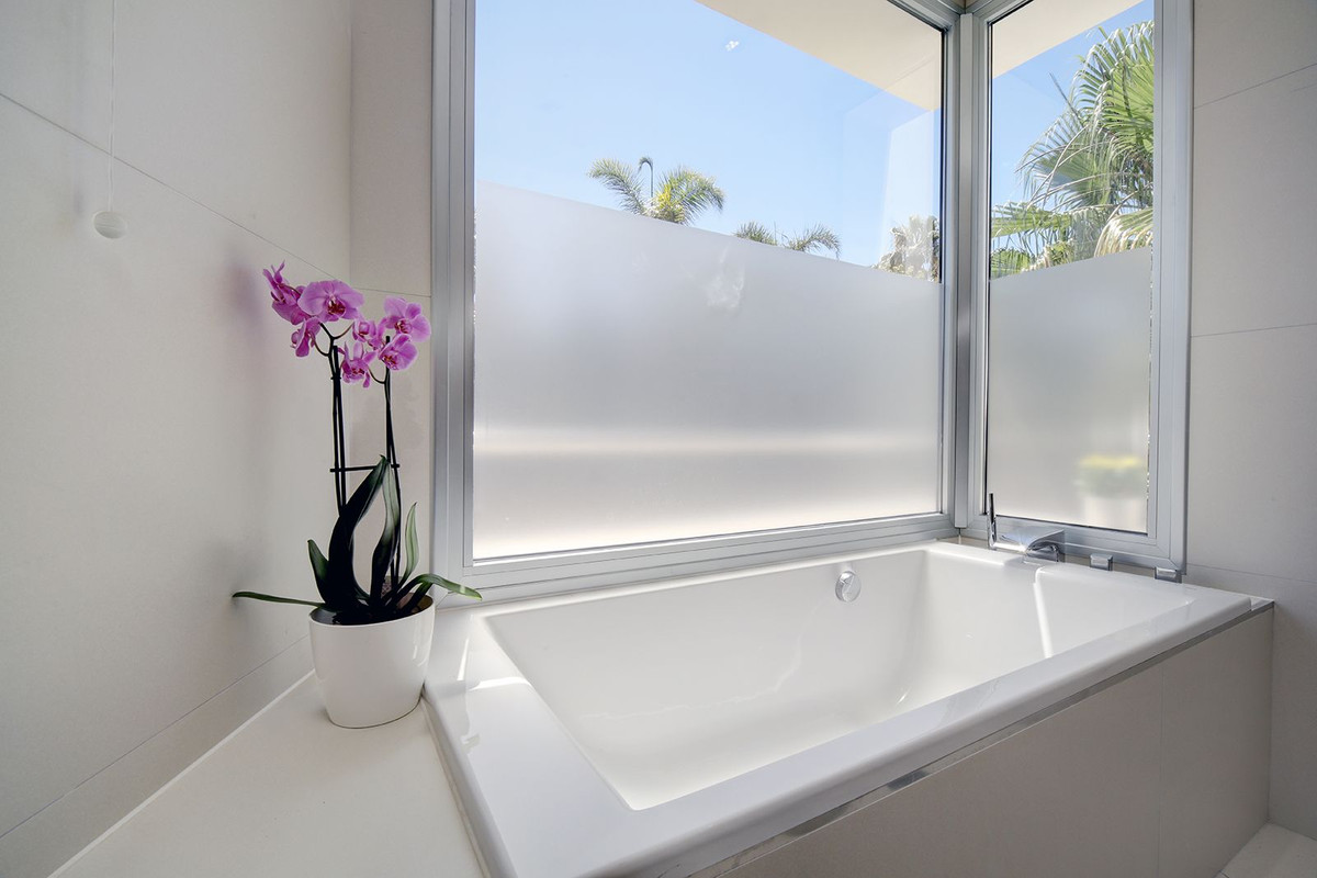 Se vende Villa - Chalet de 5 dormitorios en Costa Del Sol, Málaga, España