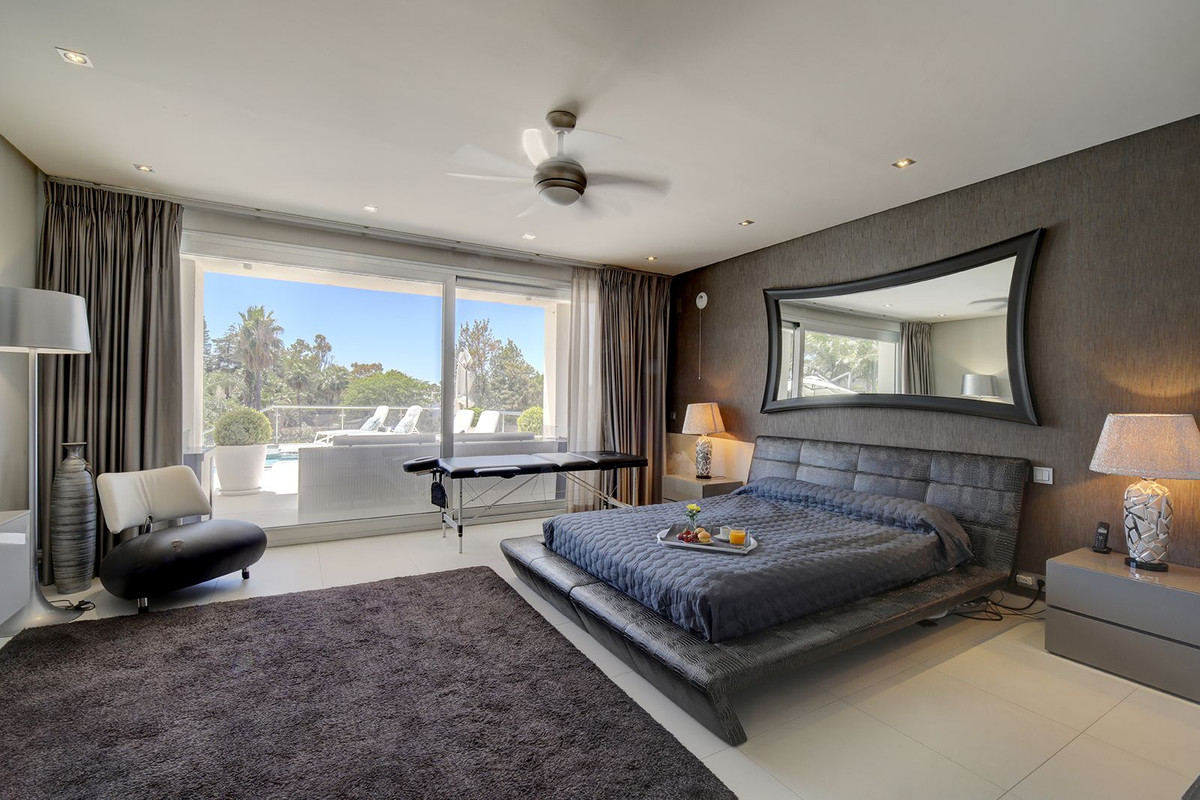 Se vende Villa - Chalet de 5 dormitorios en Costa Del Sol, Málaga, España