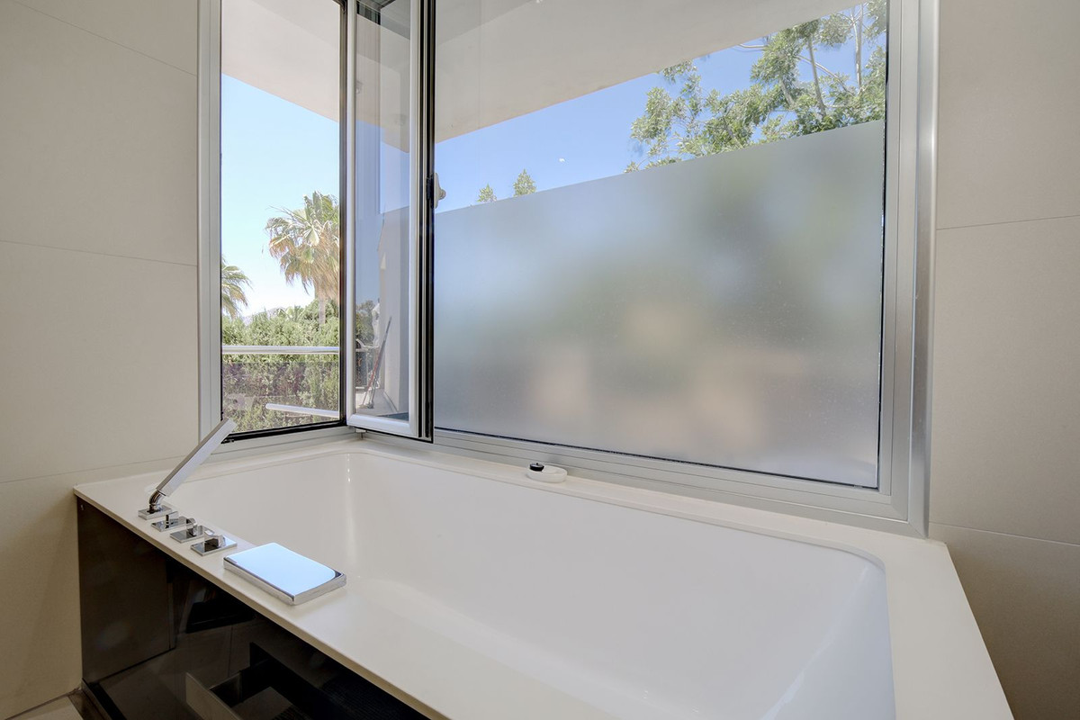 Se vende Villa - Chalet de 5 dormitorios en Costa Del Sol, Málaga, España