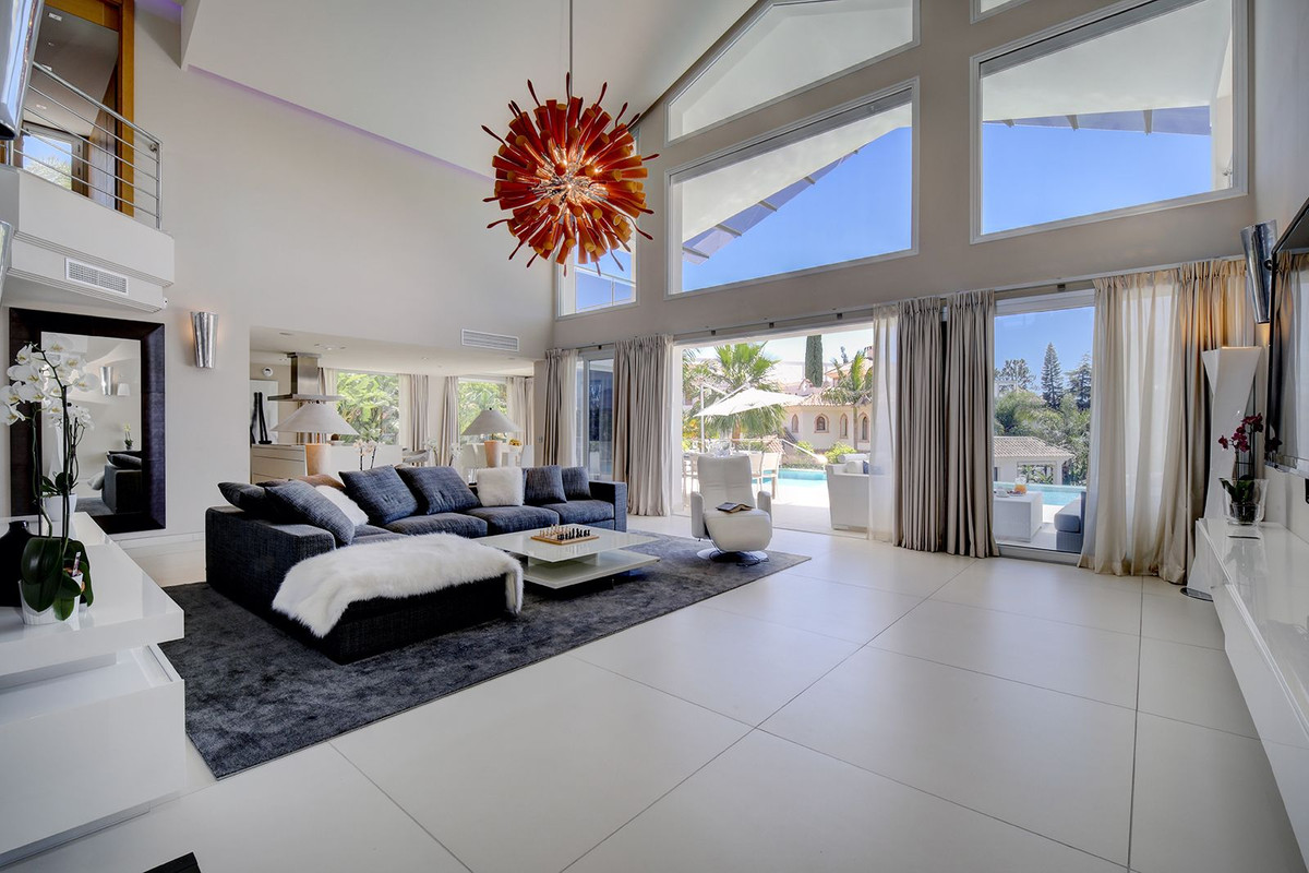 Se vende Villa - Chalet de 5 dormitorios en Costa Del Sol, Málaga, España