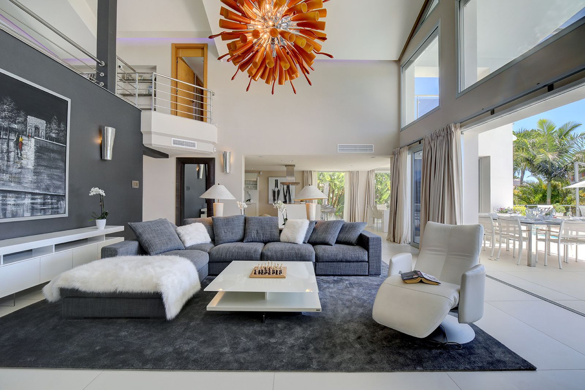 Se vende Villa - Chalet de 5 dormitorios en Costa Del Sol, Málaga, España