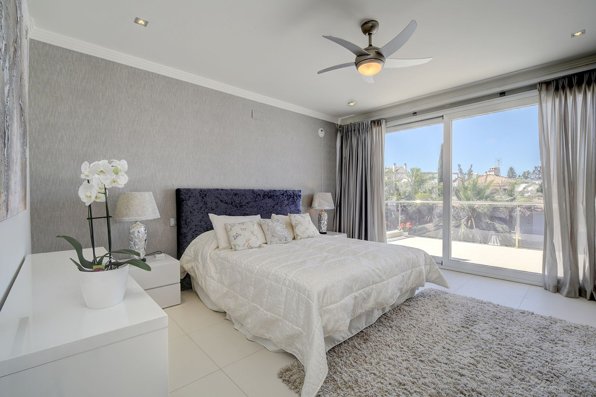 Se vende Villa - Chalet de 5 dormitorios en Costa Del Sol, Málaga, España