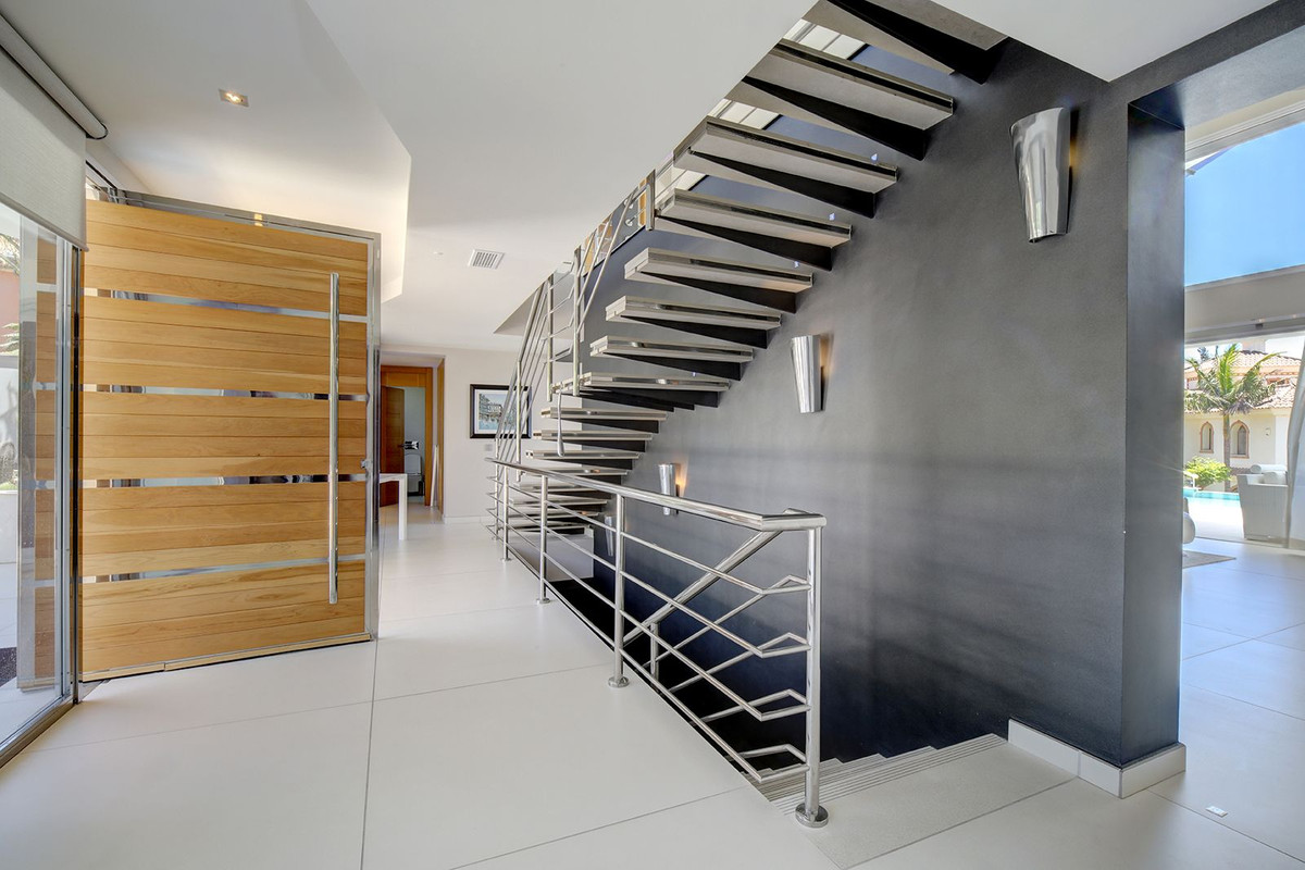 Se vende Villa - Chalet de 5 dormitorios en Costa Del Sol, Málaga, España