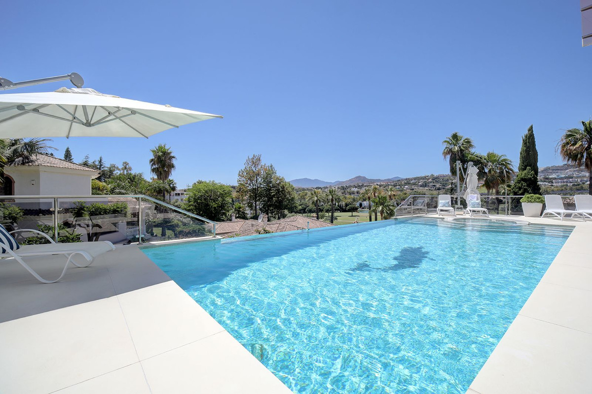 Se vende Villa - Chalet de 5 dormitorios en Costa Del Sol, Málaga, España