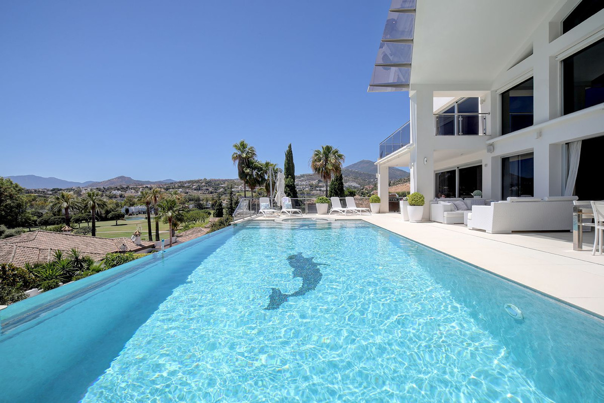 Se vende Villa - Chalet de 5 dormitorios en Costa Del Sol, Málaga, España