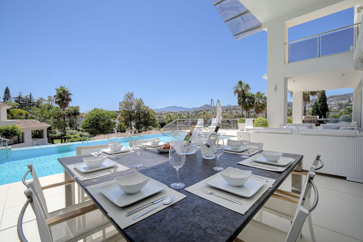 Se vende Villa - Chalet de 5 dormitorios en Costa Del Sol, Málaga, España