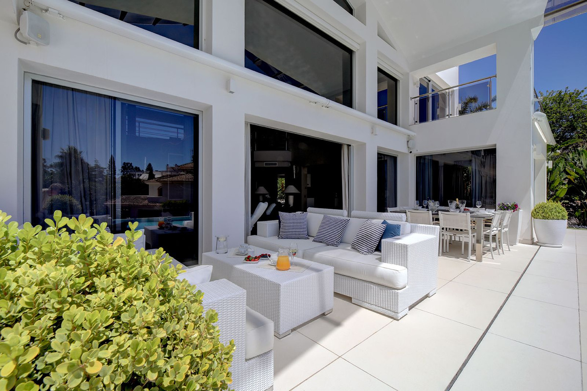 Se vende Villa - Chalet de 5 dormitorios en Costa Del Sol, Málaga, España