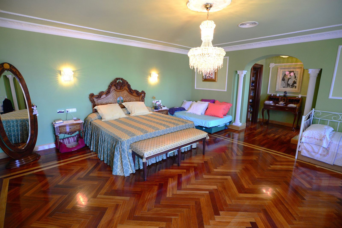 Se vende Villa - Chalet de 6 dormitorios en Costa Del Sol, Málaga, España
