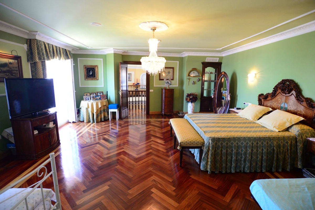 Se vende Villa - Chalet de 6 dormitorios en Costa Del Sol, Málaga, España
