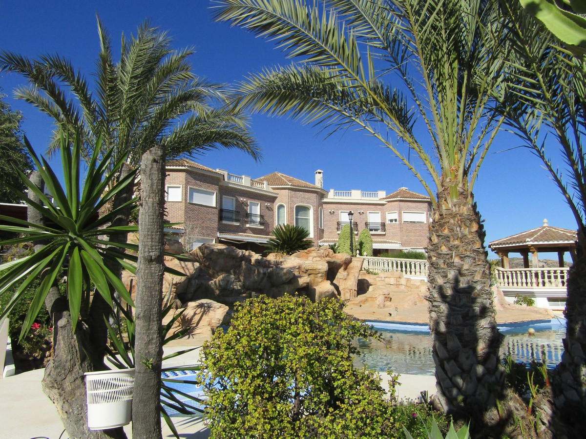 Se vende Villa - Chalet de 6 dormitorios en Costa Del Sol, Málaga, España