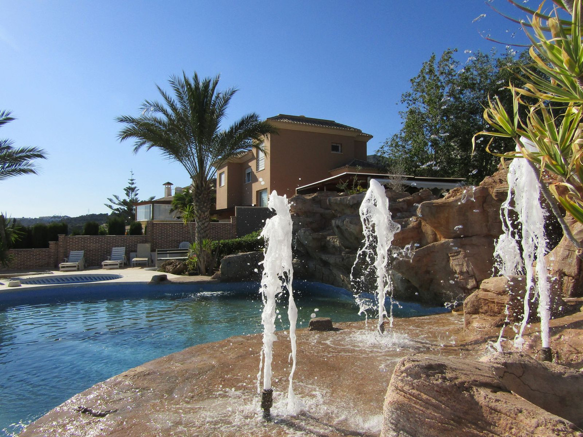 Se vende Villa - Chalet de 6 dormitorios en Costa Del Sol, Málaga, España