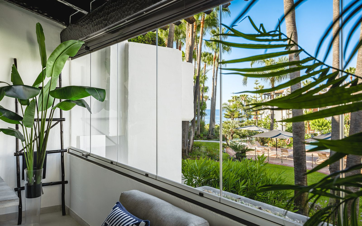 3 Bed Apartment for sale in The Golden Mile Costa Del Sol, Málaga, Spain