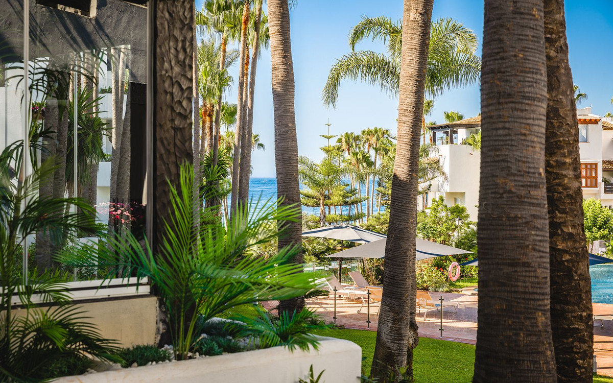 3 Bed Apartment for sale in The Golden Mile Costa Del Sol, Málaga, Spain