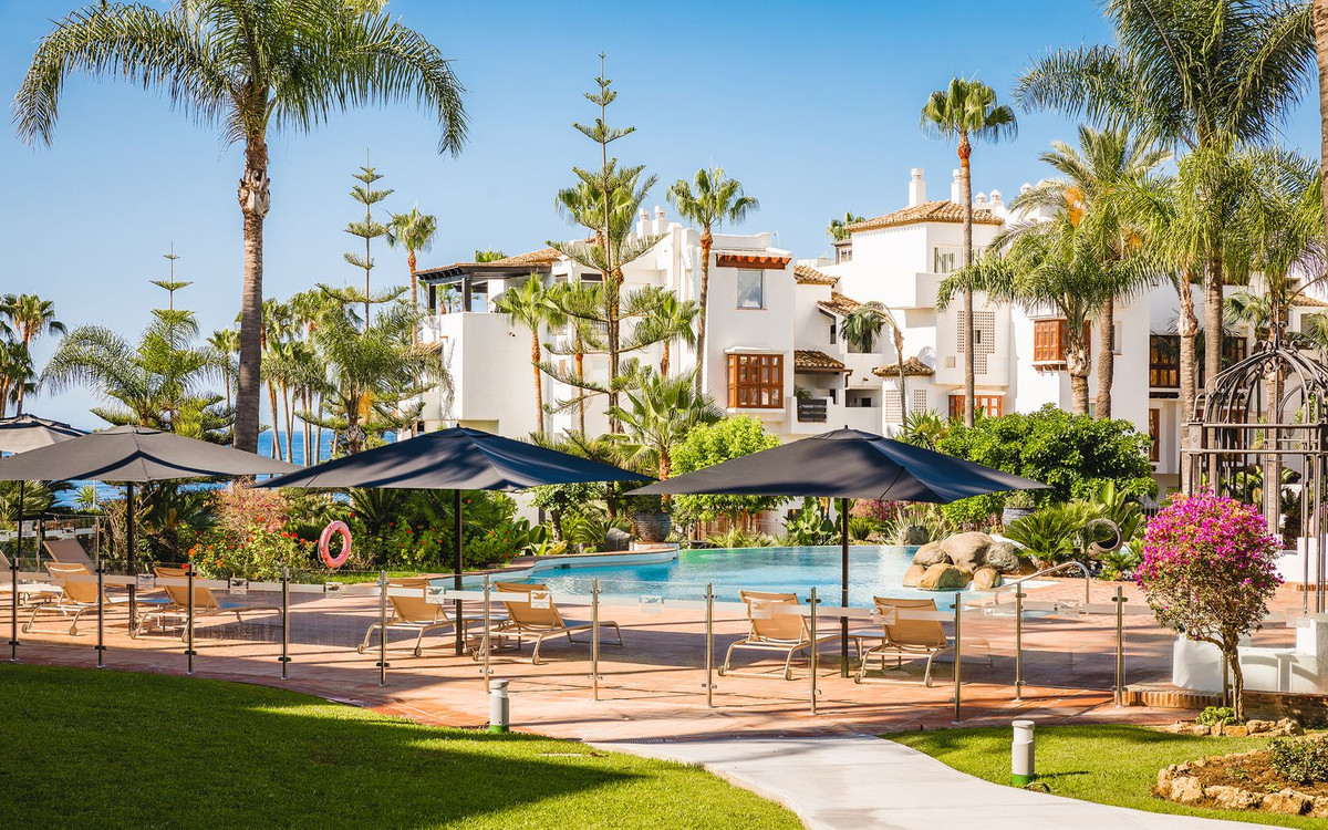 3 Bed Apartment for sale in The Golden Mile Costa Del Sol, Málaga, Spain