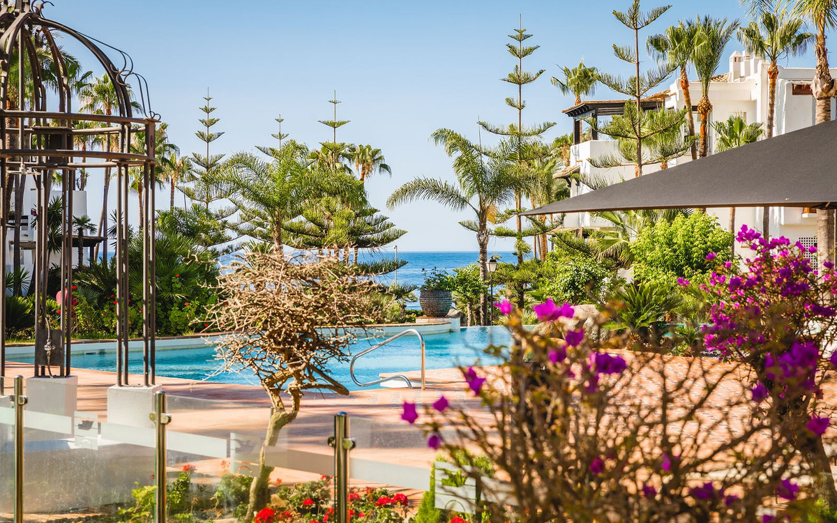 3 Bed Apartment for sale in The Golden Mile Costa Del Sol, Málaga, Spain