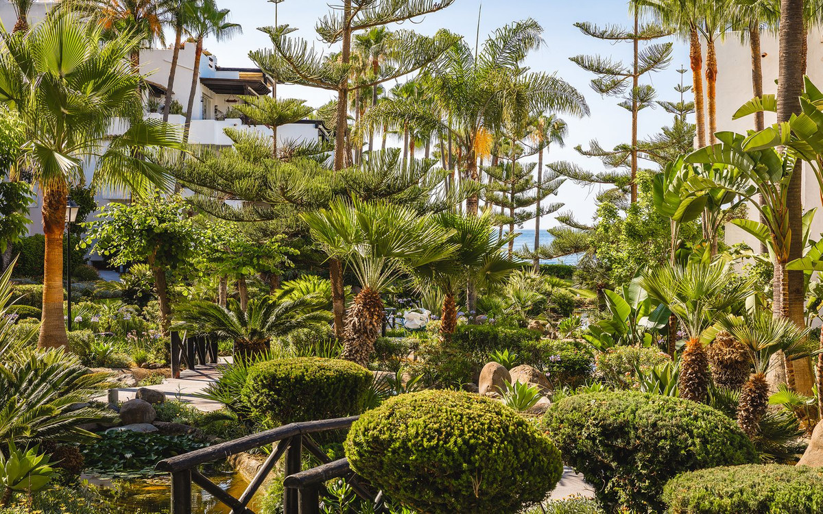 3 Bed Apartment for sale in The Golden Mile Costa Del Sol, Málaga, Spain