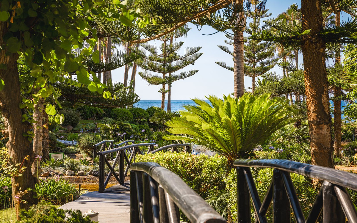 3 Bed Apartment for sale in The Golden Mile Costa Del Sol, Málaga, Spain
