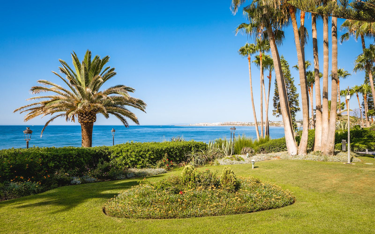 3 Bed Apartment for sale in The Golden Mile Costa Del Sol, Málaga, Spain