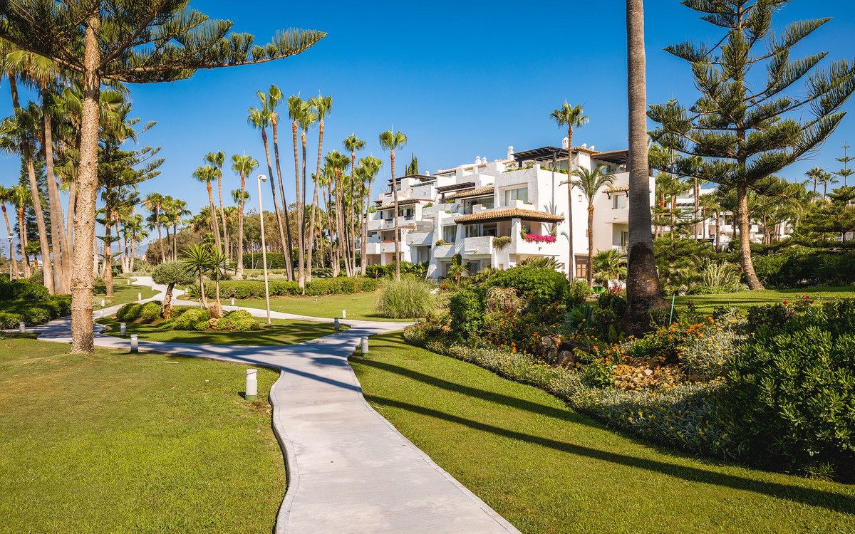 3 Bed Apartment for sale in The Golden Mile Costa Del Sol, Málaga, Spain