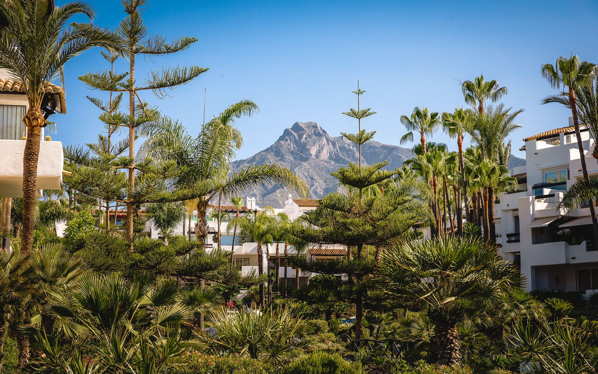 3 Bed Apartment for sale in The Golden Mile Costa Del Sol, Málaga, Spain