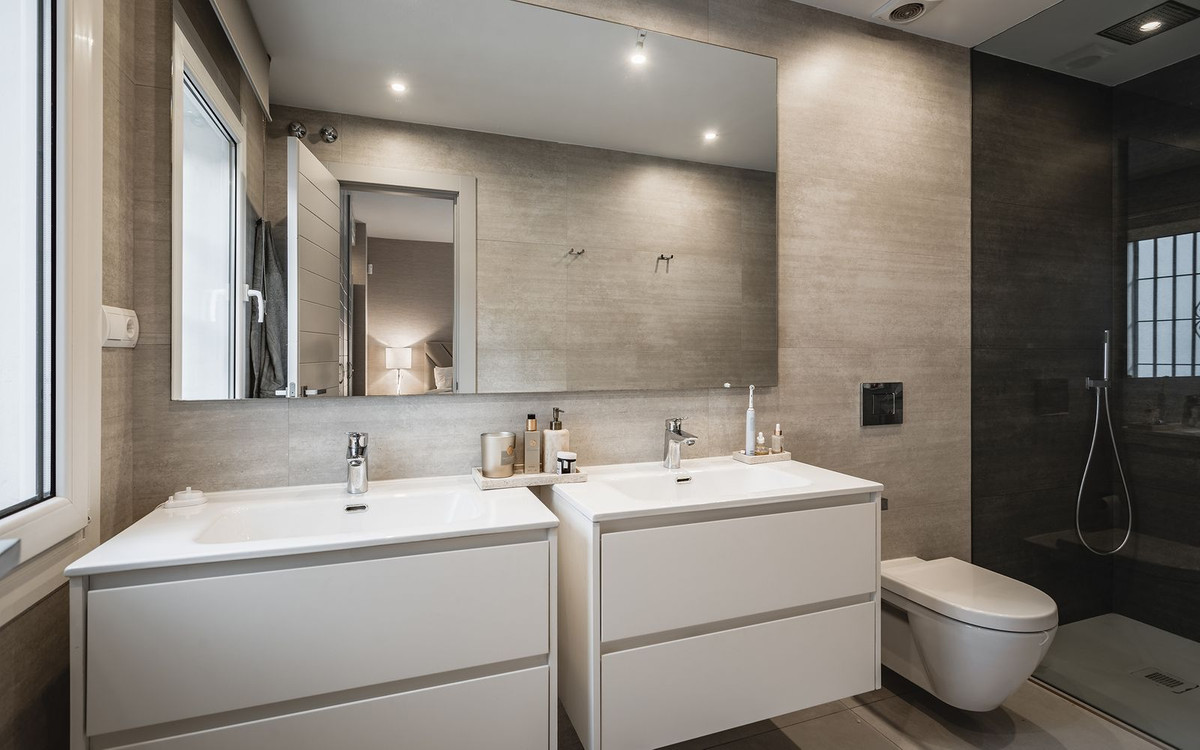 3 Bed Apartment for sale in The Golden Mile Costa Del Sol, Málaga, Spain